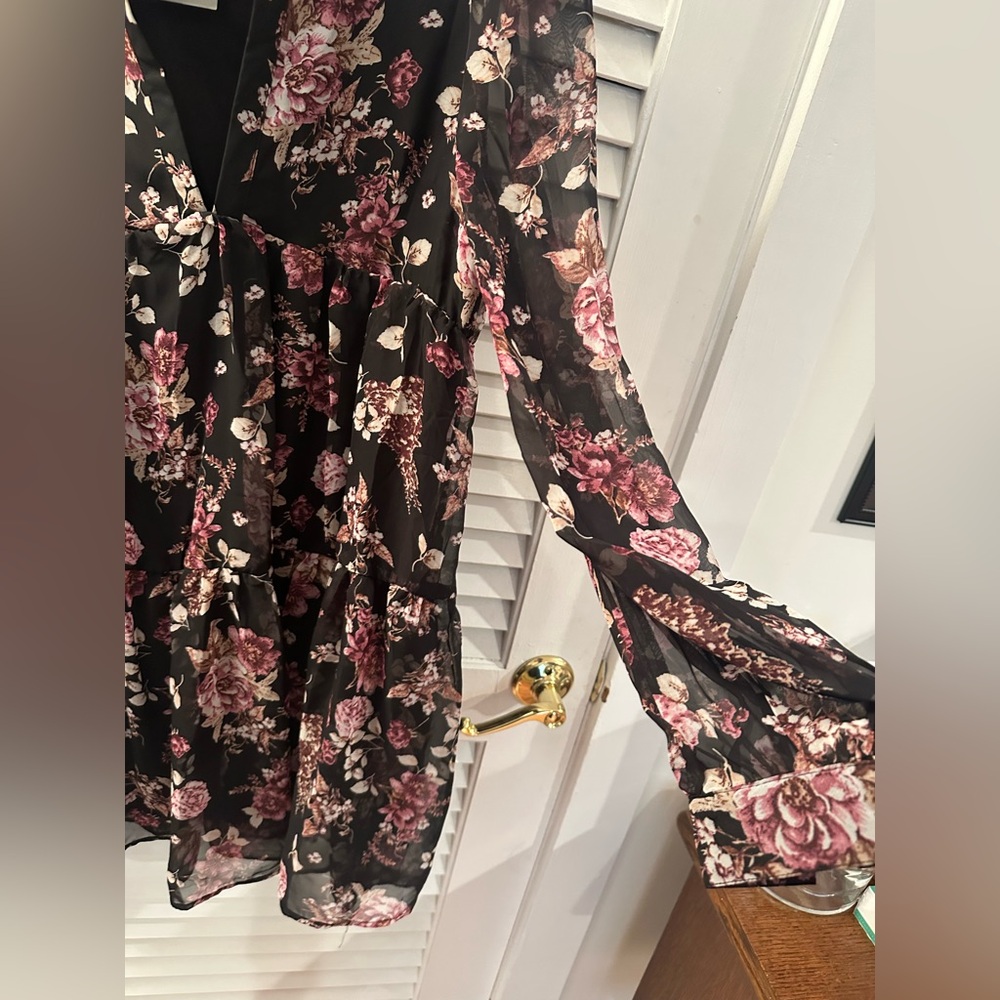 NWT Nasty Gal Flower Printed Dress. Size: US 8. - Picture 2 of 6